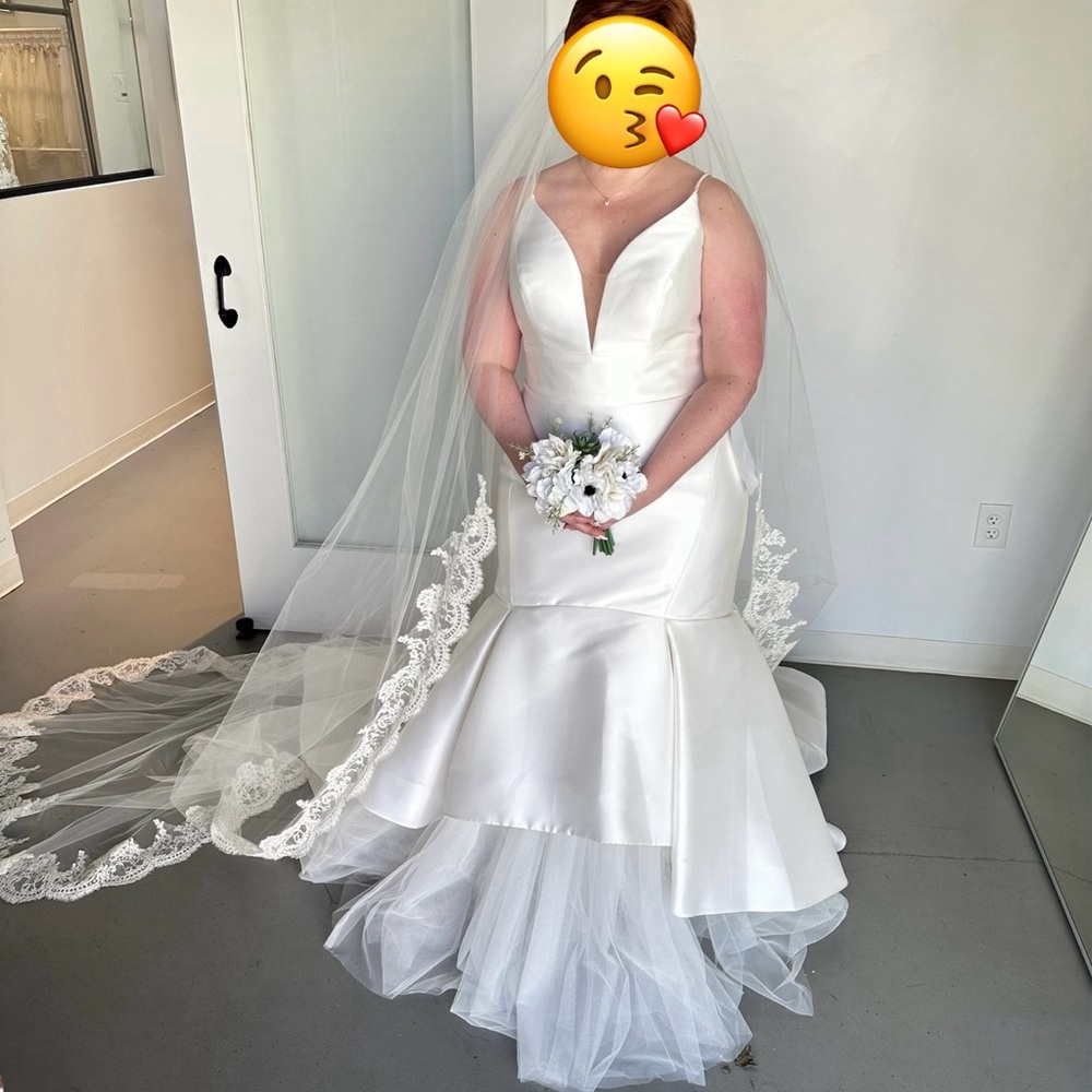 Elegant Ivory Wedding Dress